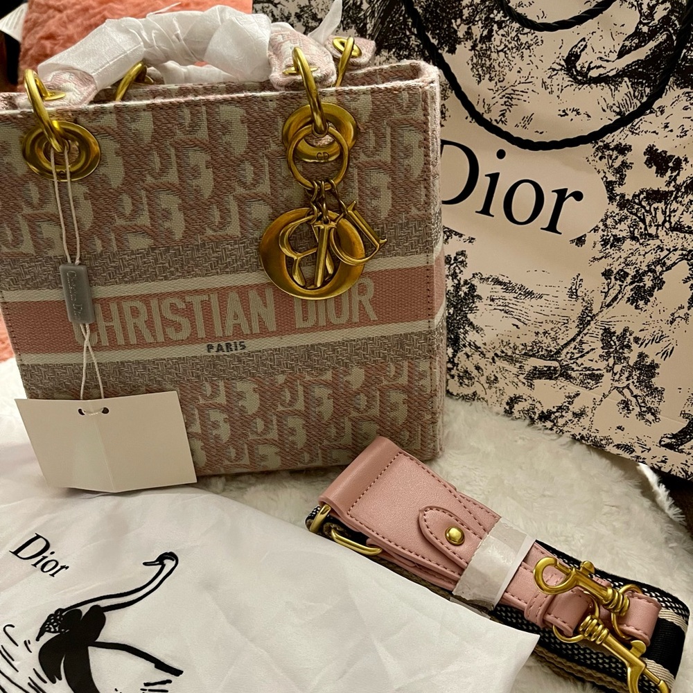 COPY - Inspired mini shoulder bag. Super cute and in very good quality.